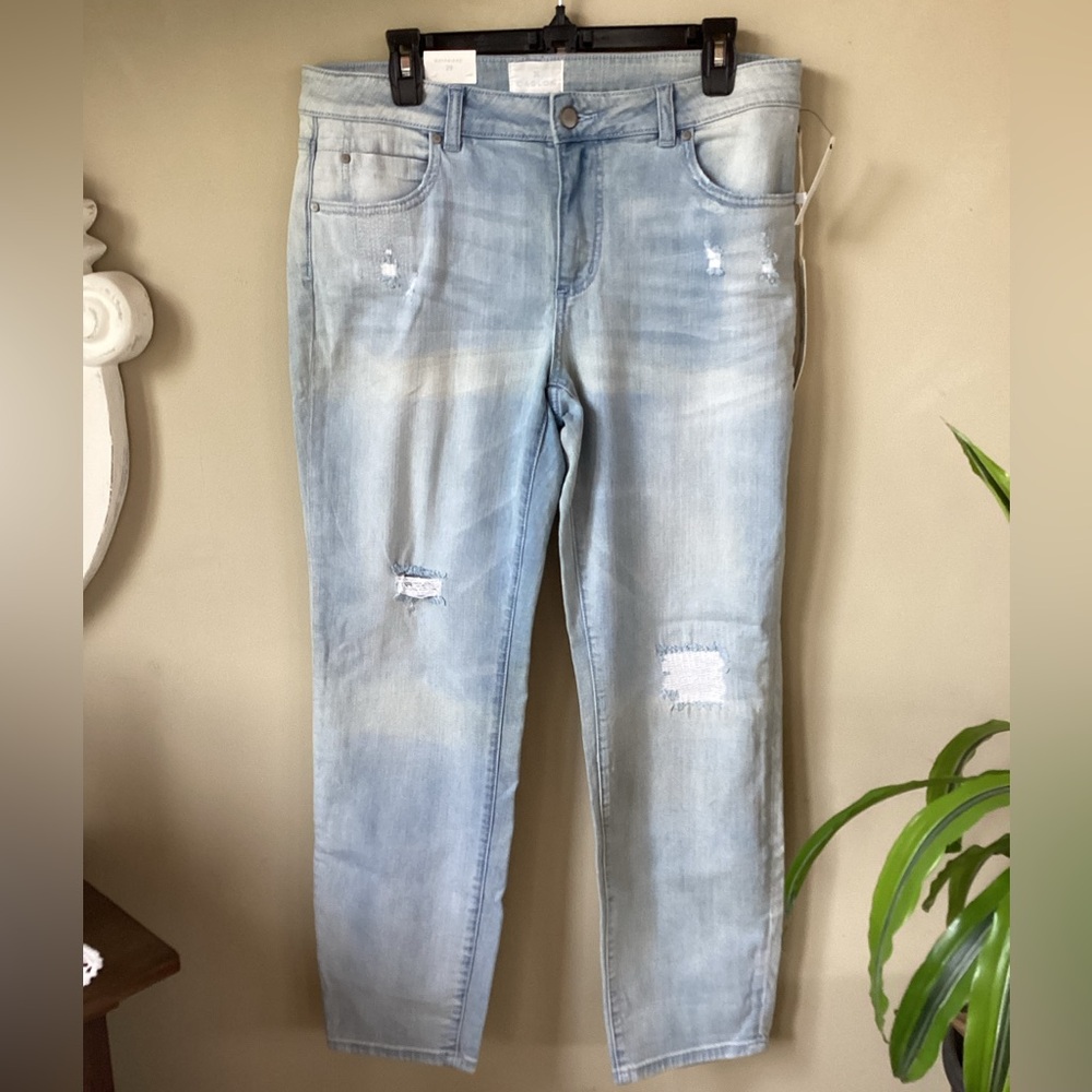 Caslon Distressed Boyfriend Light Wash Jeans NWT Size 29